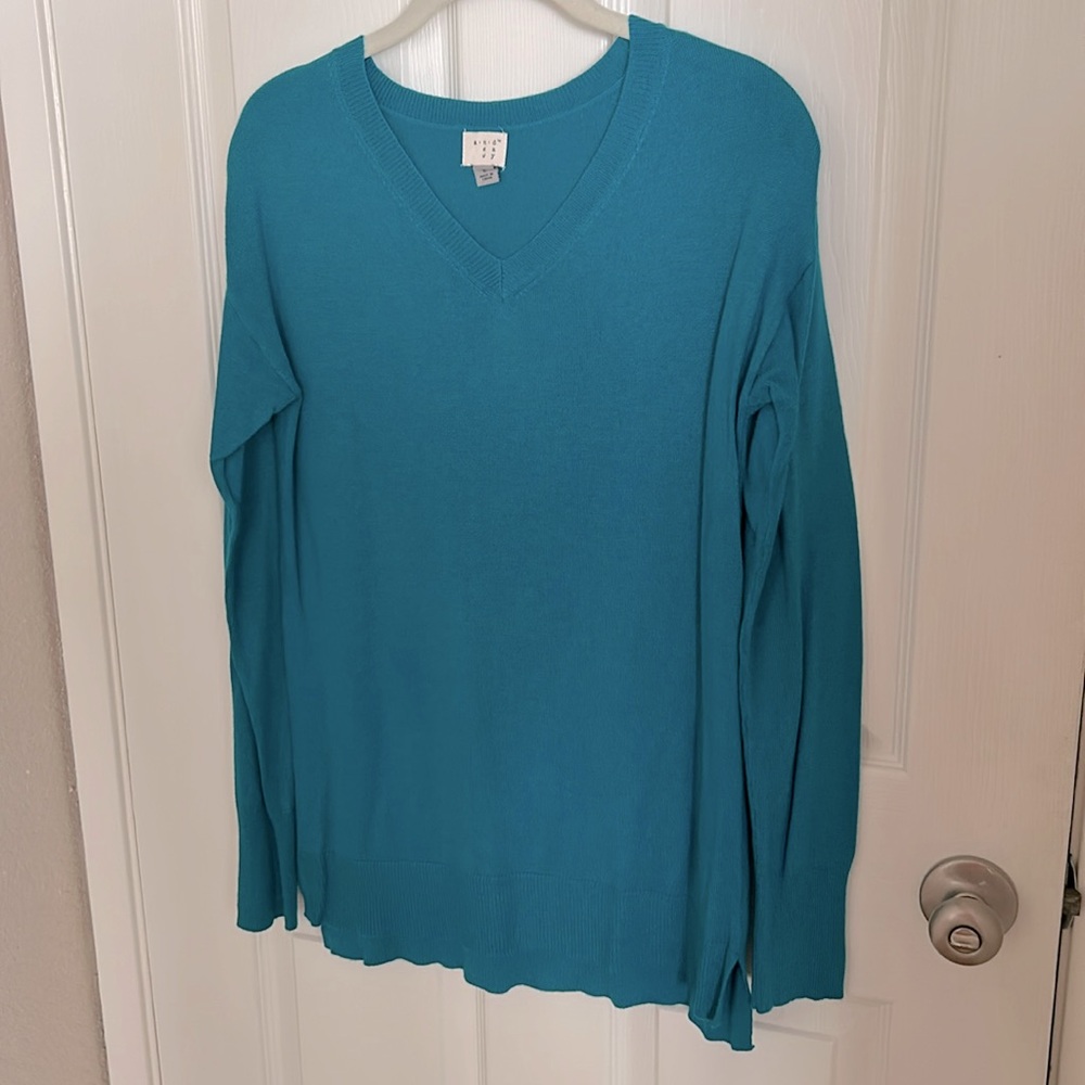 Lightweight sweater